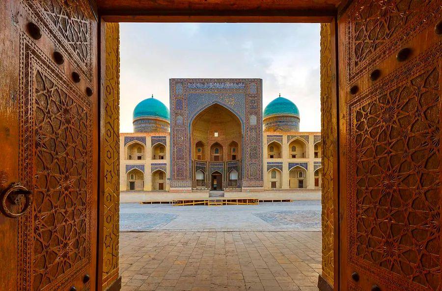 Cover Image for Discover My Journey: Uncovering Uzbekistan's cities, deserts, and mountains