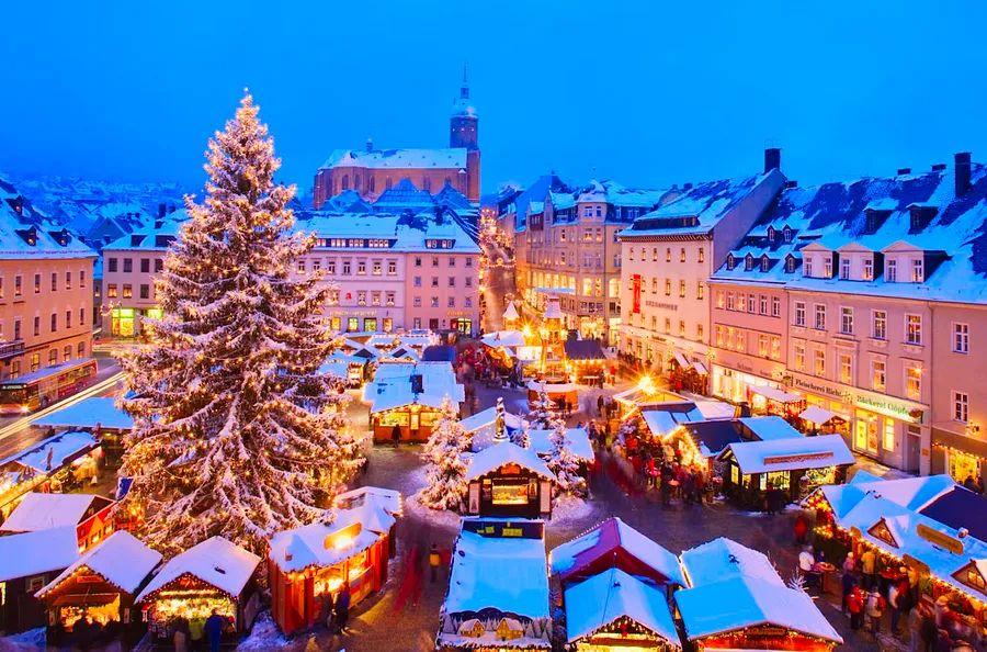 Cover Image for 30 Top Christmas Markets in Europe for 2023