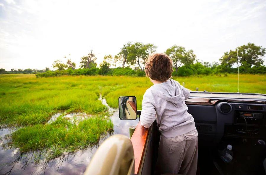 Cover Image for Navigating Botswana: From 4WD Safaris to Canoe Adventures