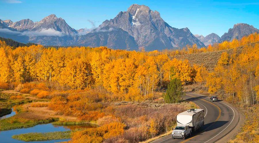 Cover Image for It’s still the perfect time to embark on a fall road trip to these 10 national parks