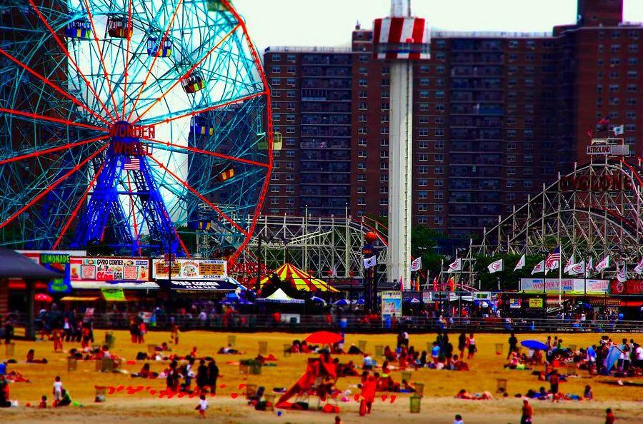 Cover Image for The top beaches in New York City feature stunning sand and unmatched opportunities for people-watching.