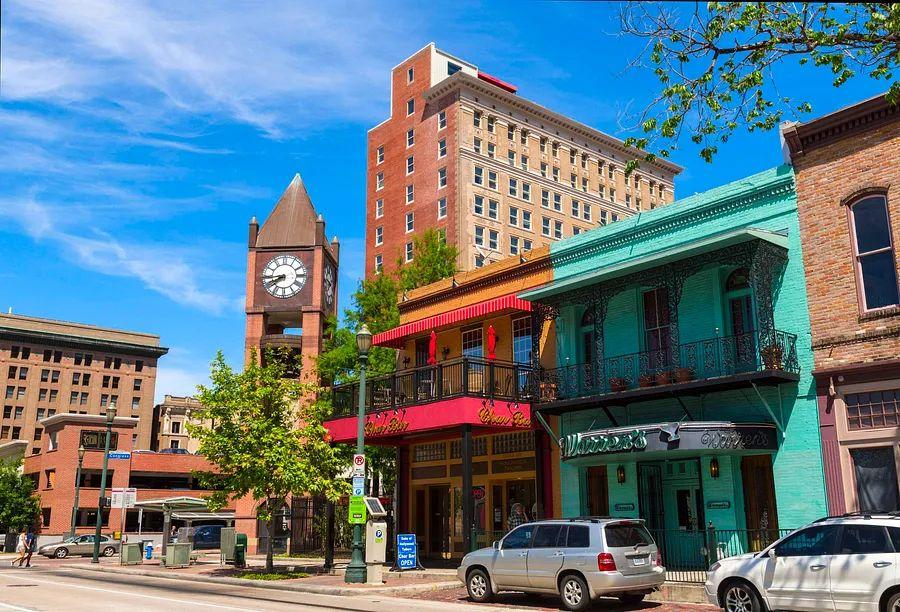 Cover Image for Houston's airports: George Bush Intercontinental and William P. Hobby