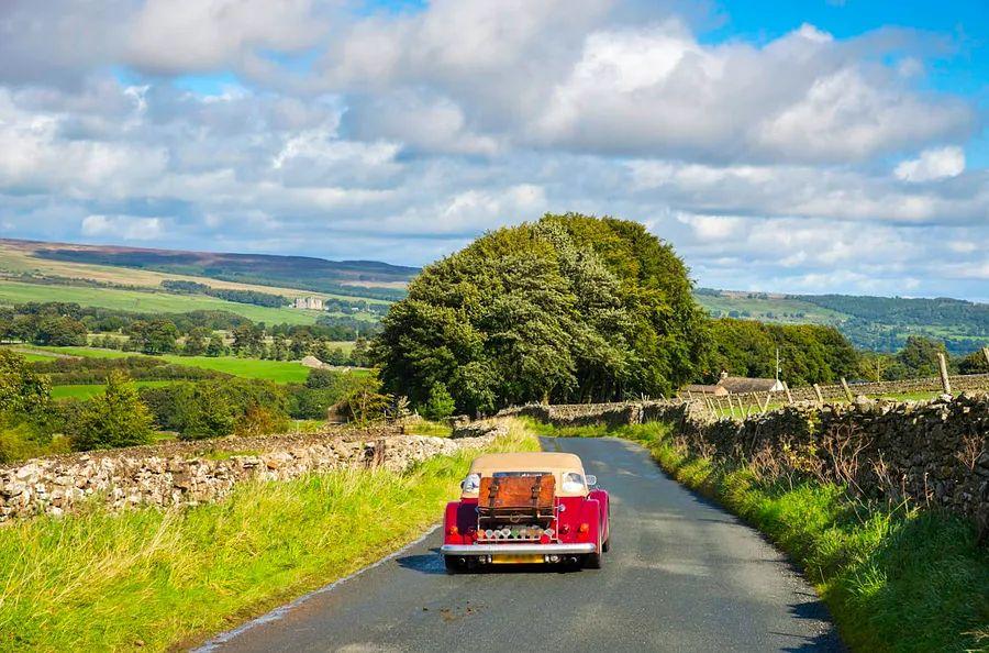 Cover Image for 9 Incredible Road Trips to Experience the Best of England