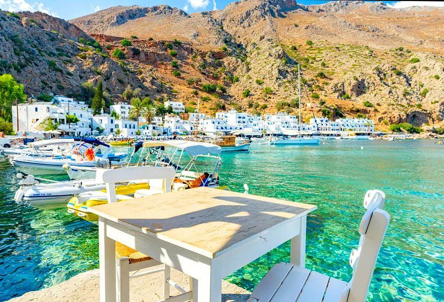Cover Image for An unforgettable Greece itinerary for the perfect summer getaway