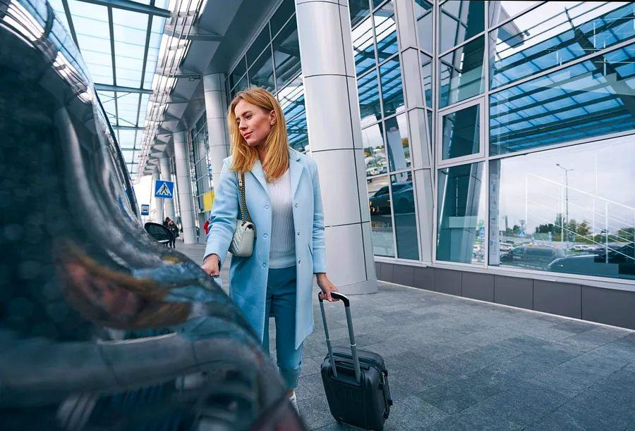 Cover Image for How to determine if you should venture outside the airport during a layover