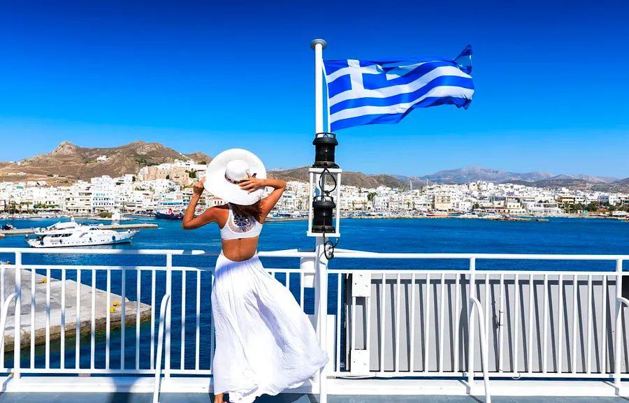 Cover Image for Navigating Greece is a breeze with these essential tips