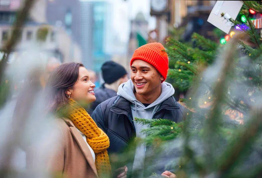 Cover Image for 11 Unique Christmas Traditions from Around the Globe