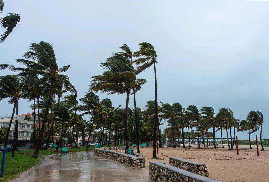 Cover Image for Traveling during hurricanes