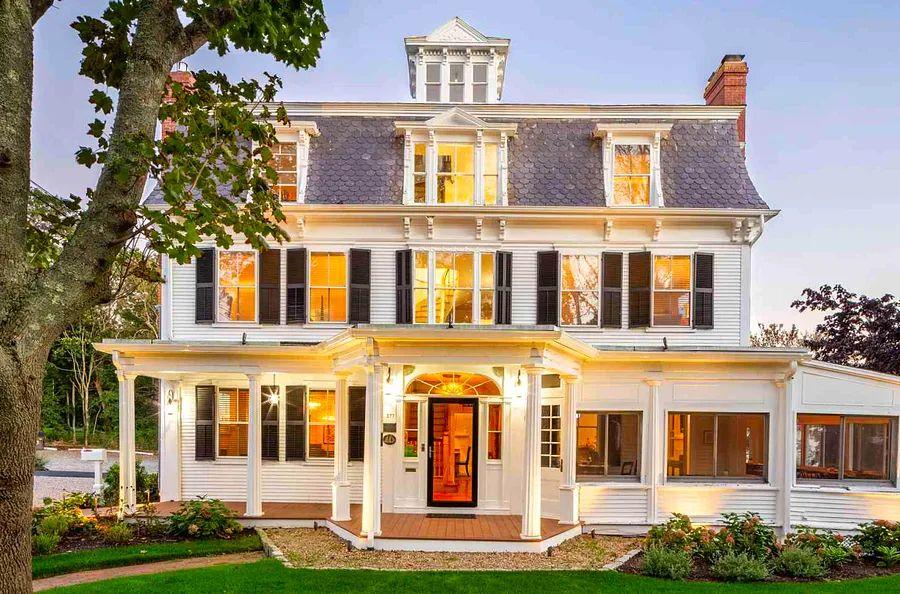 Cover Image for Top Hotels in Cape Cod for Couples, Families, and Solo Adventurers