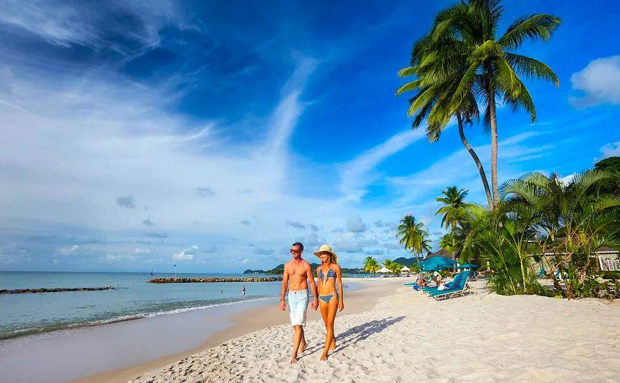 Cover Image for 15 Utterly Romantic Mini-Moon Escapes for Newlyweds