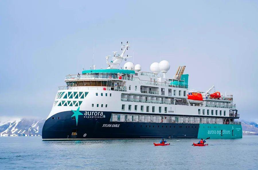 Cover Image for I Embarked on a Voyage Around One of the Most Isolated Regions on Earth — Encountering Polar Bears, Seals, and Glaciers Along the Way