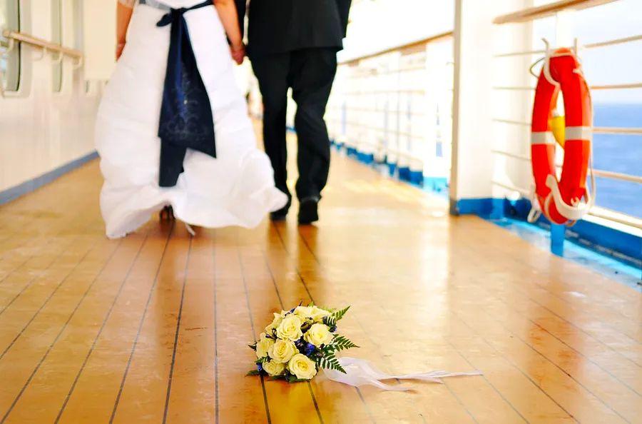 Cover Image for Get Married at Sea: Here’s Your Guide to Planning a Nautical Wedding