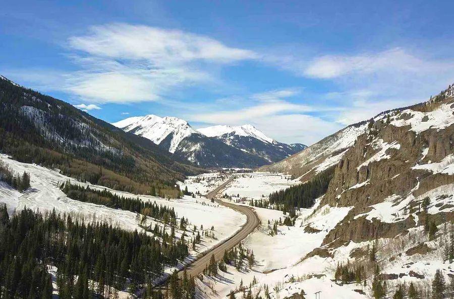 Cover Image for 13 Stunning Winter Drives Across the United States