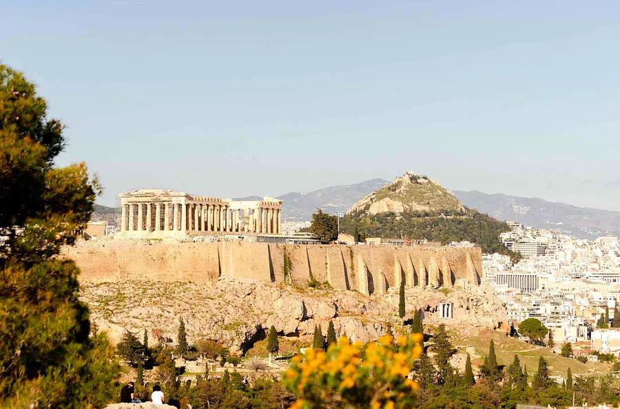Cover Image for Budget-Friendly Guide to Exploring Greece — Tips for Affordable Stays and Savings Galore