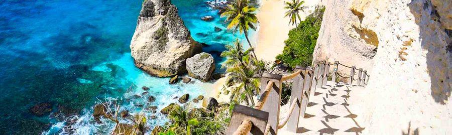 Cover Image for A Complete Guide to Diamond Beach Bali: Activities, Directions, Optimal Visiting Times, and More