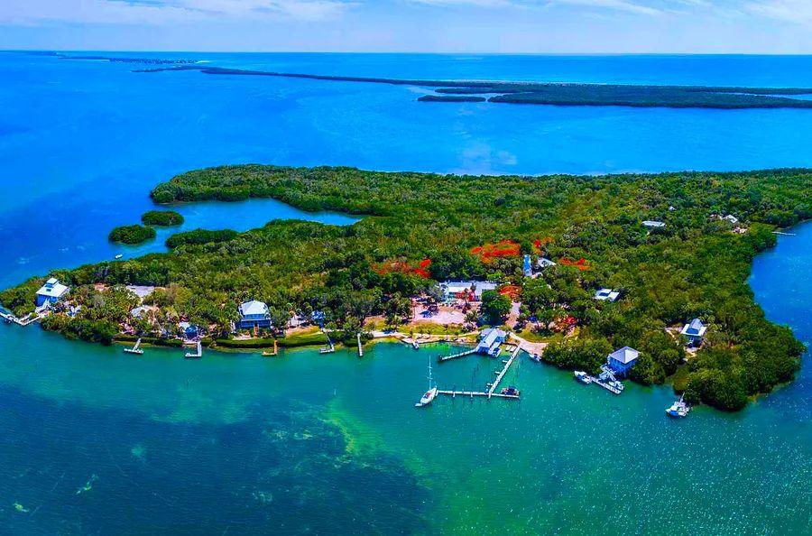 Cover Image for This secluded, 112-acre island is one of Florida's hidden gems — and it can only be reached by boat.