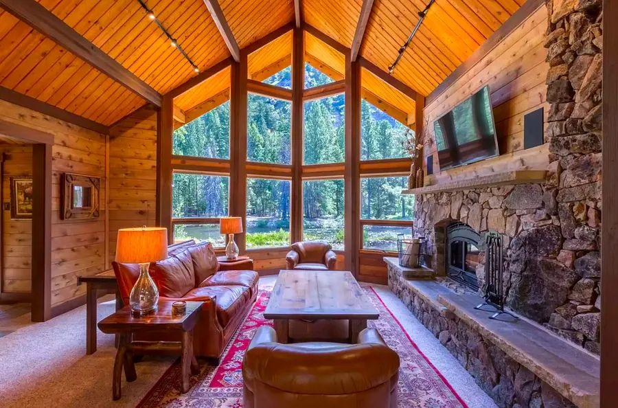 Cover Image for Dinogo Readers' Top 3 Hotels in Montana for 2023