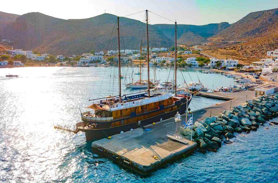 Cover Image for Top 10 Greece Cruises Recommended by Travel Experts