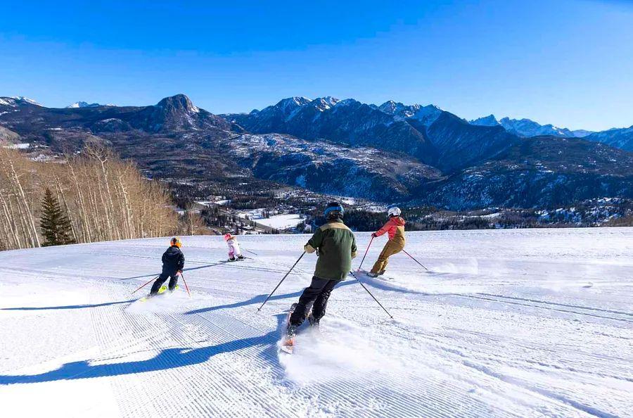 Cover Image for This Hidden Gem of a Colorado Ski Resort Features Après Hot Spring Pools — and Lift Tickets for $9