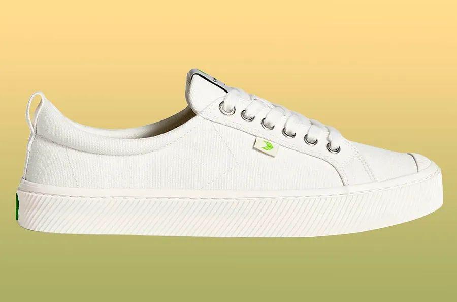 Cover Image for A Celebrity Just Strolled the Red Carpet in These Comfy Sneakers Loved by Travel Editors — and They’re Under $100