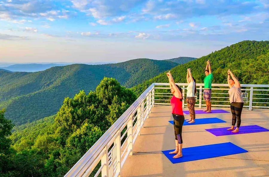 Cover Image for Top 10 Mountain Towns to Explore in North Carolina, According to Local Experts