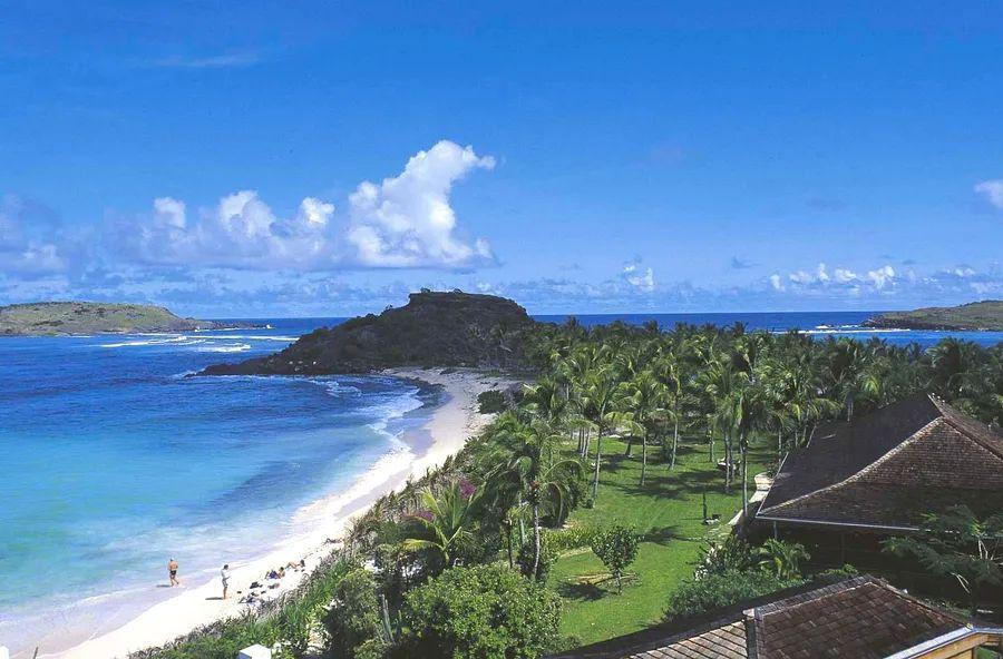 Cover Image for JetBlue Set to Transport New Yorkers to the French Paradise of Guadeloupe (Video)