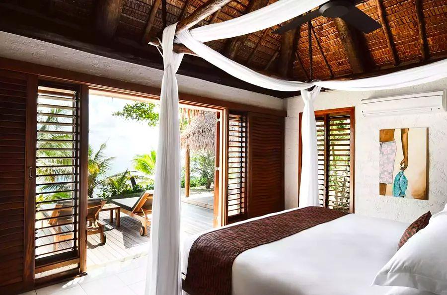 Cover Image for Dinogo Readers' Top 5 Resorts in the South Pacific for 2024