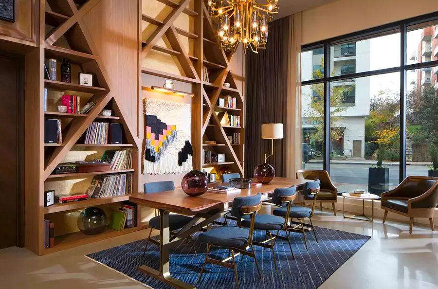Cover Image for Dinogo Readers' Top 5 Hotels in Nashville for 2024