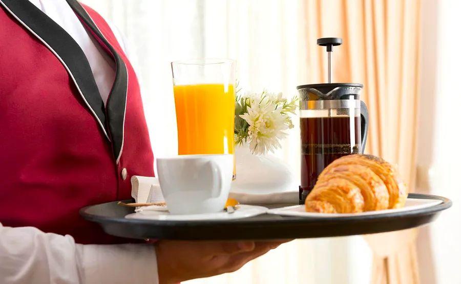 Cover Image for What Is the Appropriate Tip for Room Service?