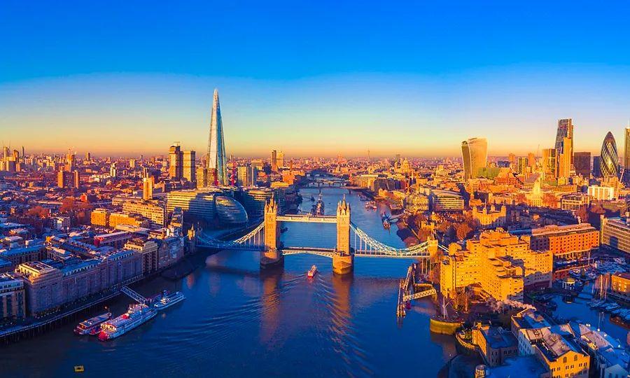 Cover Image for Adjacent Nations: The British Isles provide genuinely international travel experiences