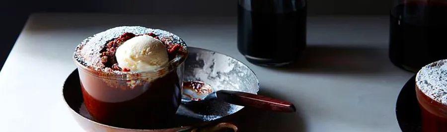 Cover Image for You Can Keep These Chocolate Cakes All to Yourself