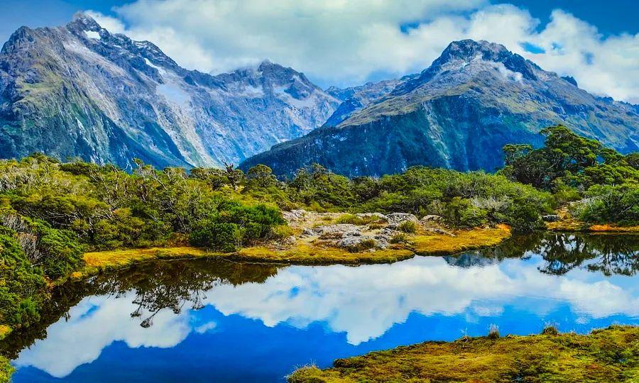 Cover Image for Extraordinary Destinations for Holiday Adventures