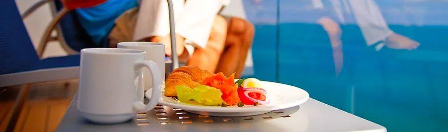 Cover Image for Eating Healthy While Cruising: A Guide