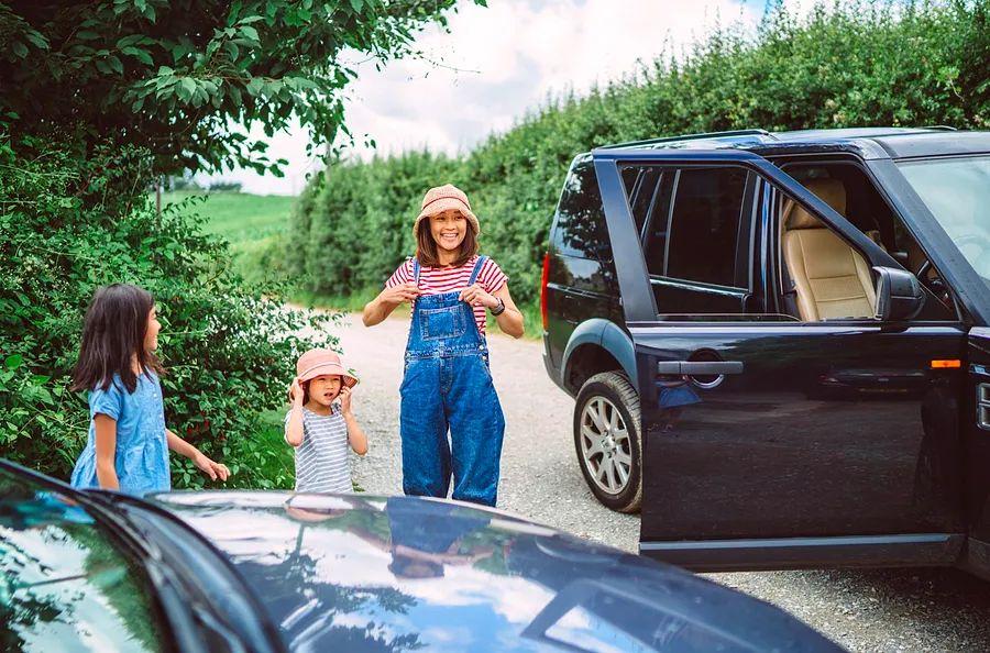 Cover Image for 6 tips for making it through a road trip with a large family