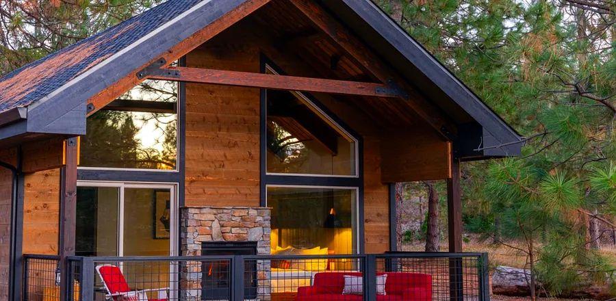 Cover Image for Experience a New Luxury Lodge Near Yosemite National Park—Here's What to Expect