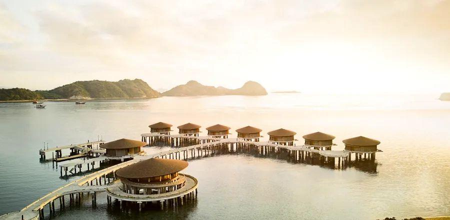 Cover Image for 5 Unique Honeymoon Getaways (and Their Most Romantic Resorts)