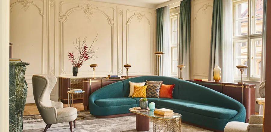 Cover Image for Tattoos, Performance Art, and Graffiti: How Luxury Hyatt Hotels Engage Guests with Unforgettable Local Experiences