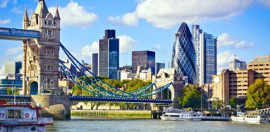 Cover Image for Essential Tips for Visiting the U.K. This Summer