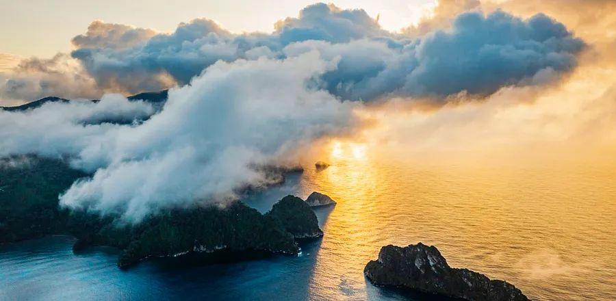 Cover Image for Whales, Sea Turtles, and Active Volcanoes—Discover 9 Essential Costa Rican Parks