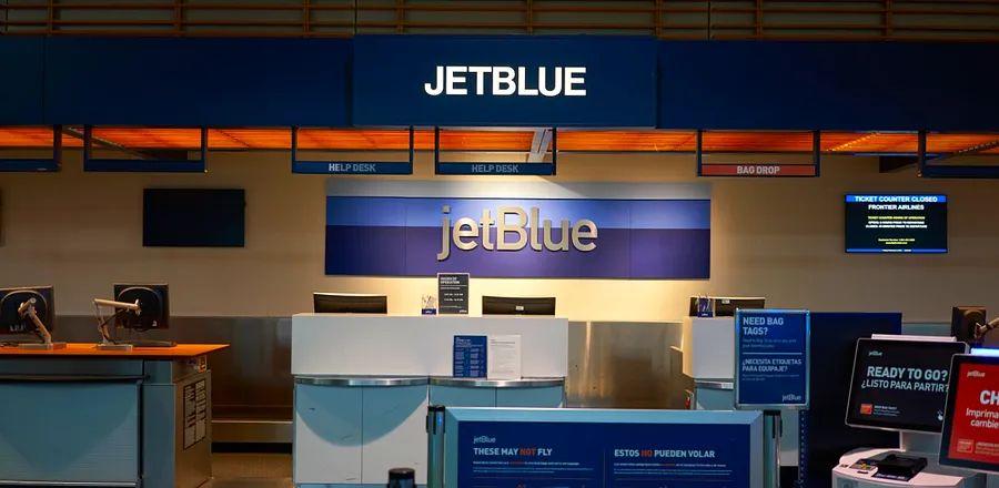 Cover Image for JetBlue Introduces Surge Pricing for Checked Luggage—Here’s What It Means for Travelers