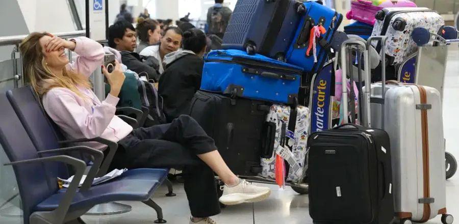 Cover Image for Power Outage Disrupts Flights at JFK Airport, Cancellations and Diversions Ensue