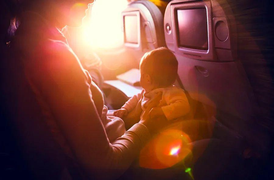 Cover Image for Strategies for Easing Your Baby's Jet Lag While Traveling