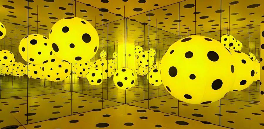 Cover Image for A Grand Yayoi Kusama Dots Exhibit is Coming to Chicago