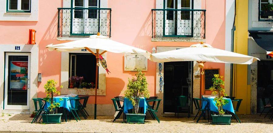 Cover Image for 6 Destinations You Can Explore for (Nearly) Free on a Stopover Flight