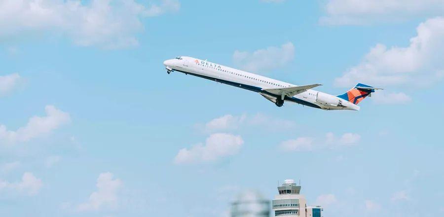 Cover Image for Delta to Reassess Changes to the SkyMiles Program and Lounge Access