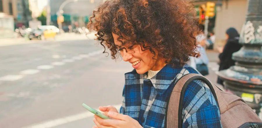 Cover Image for How to Stay Connected Internationally—Without Breaking the Bank