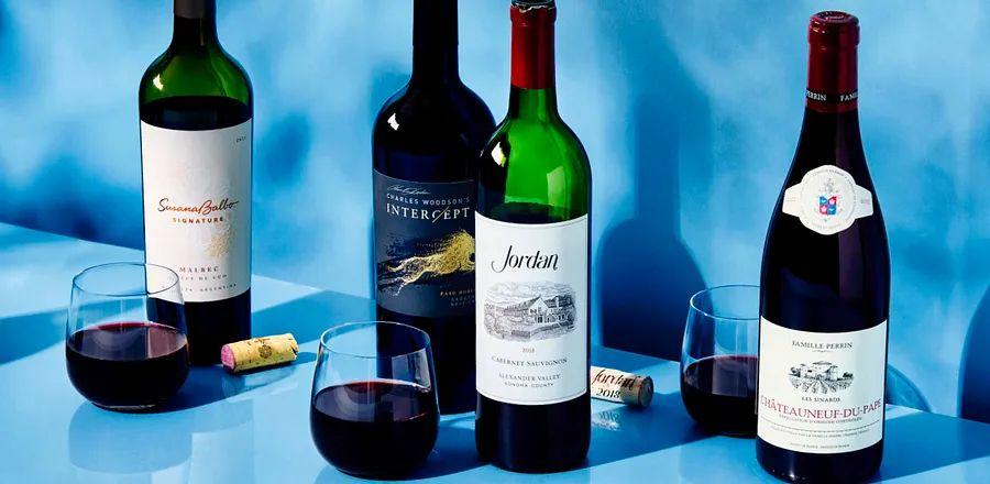 Cover Image for Why Does Wine Taste Different in Flight? Insights from an Airline Sommelier.
