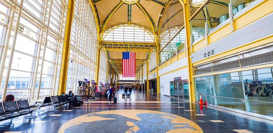 Cover Image for Air Travel in the U.S. This Summer Has Been a Mess, but Relief Is Coming