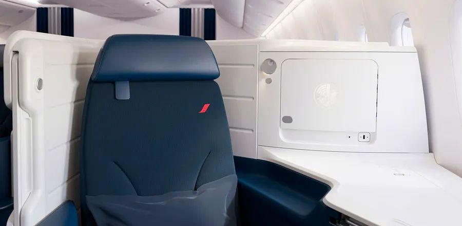 Cover Image for Air France’s Business-Class Seats Have Been Enhanced—and We Tried Them Out