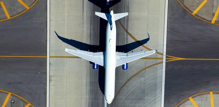 Cover Image for Your Complete Guide to Staying Healthy While Flying